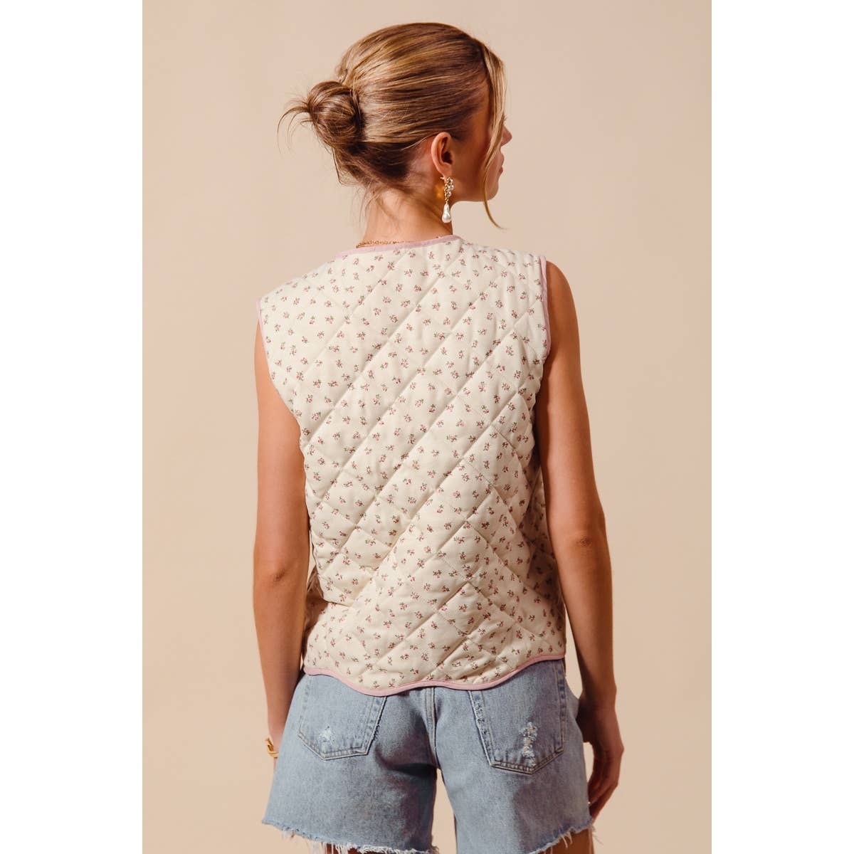 TIE FRONT QUILTED FLORAL VEST TOP